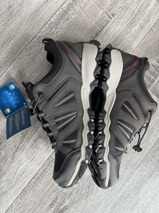 Продам кроссовки