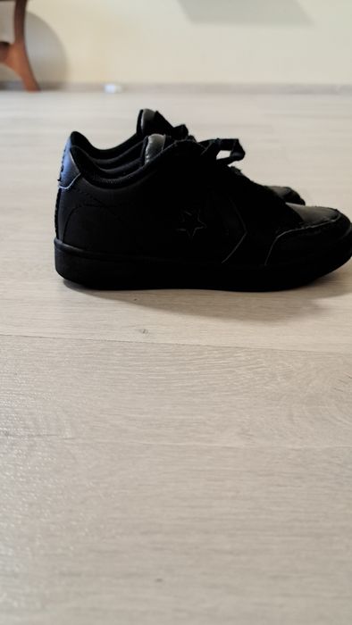 Продавам оригинални маратонки 28номер