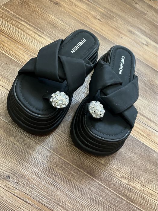 Новые шлепки босоножки