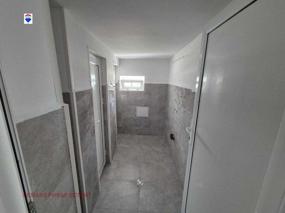 Дава се под наем Промишлена сграда в с. Смирненски, Област Русе - 365 кв.м за 1000 € - Снимка #6