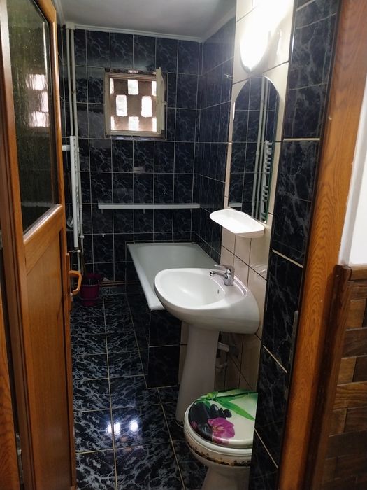 Închiriez apartament cu doua camere