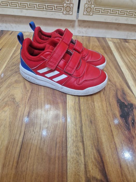 Tenesi Adidas masura 29 la doar 35 lei