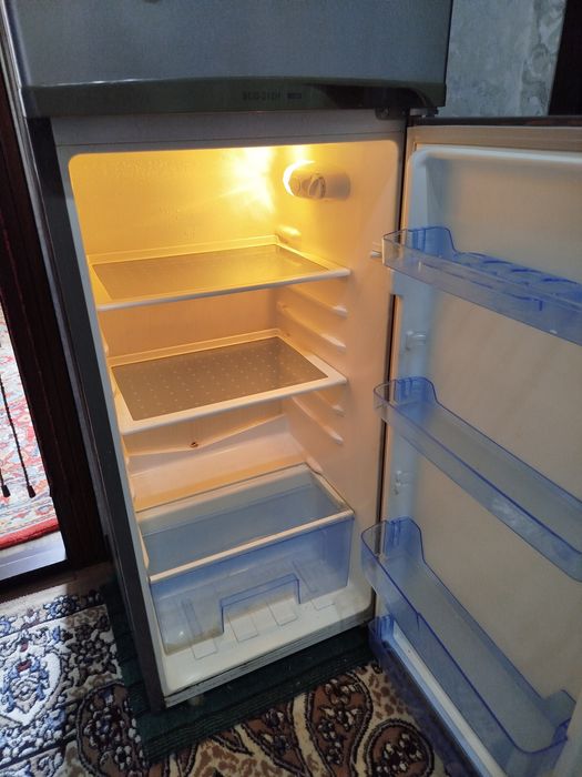 Холодильник сотилади