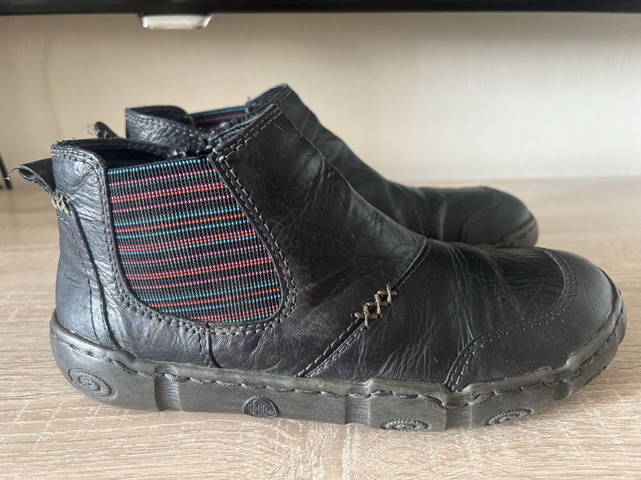 Продам ботиночки и кроссовки