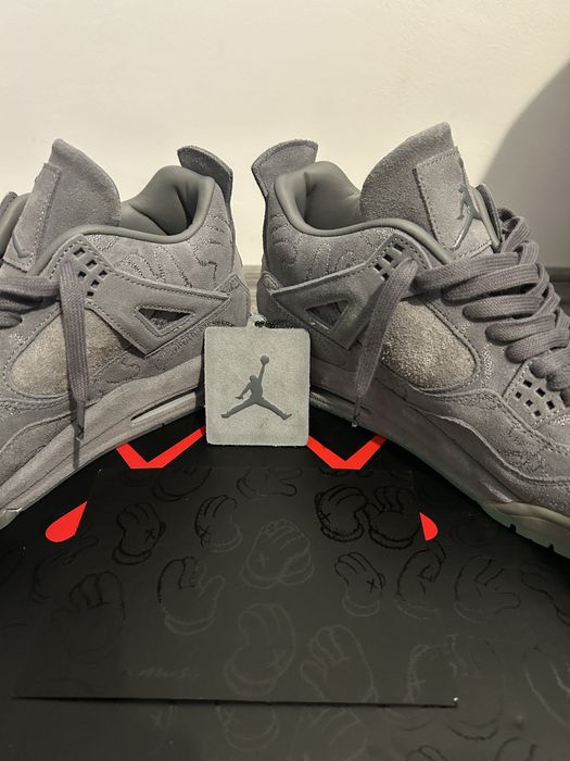 Air jordan 4 x kaws