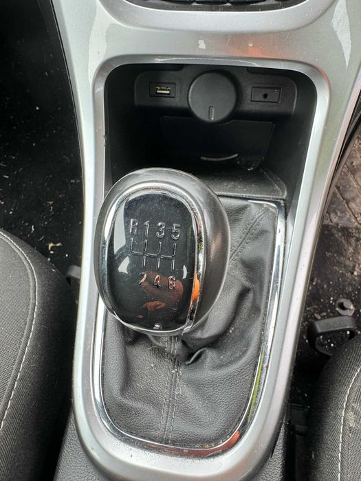 Dezmembrez Opel Astra J 1.6CDTI cod motor B16DTH manuala 6+1 an 2014