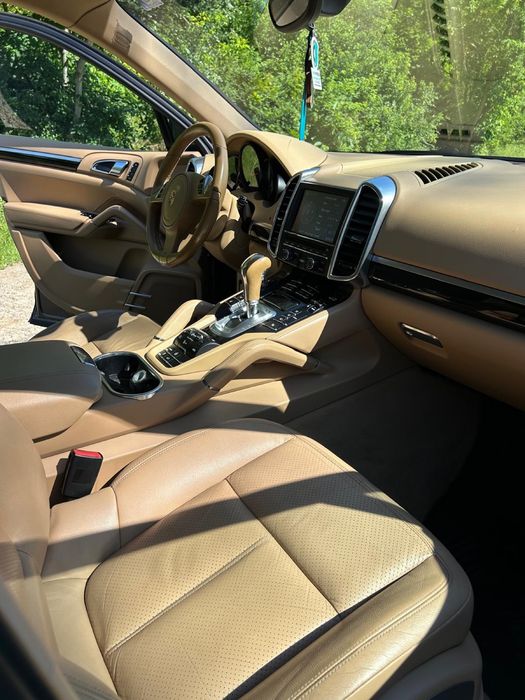 • Porsche Cayenne • 199 000 km •