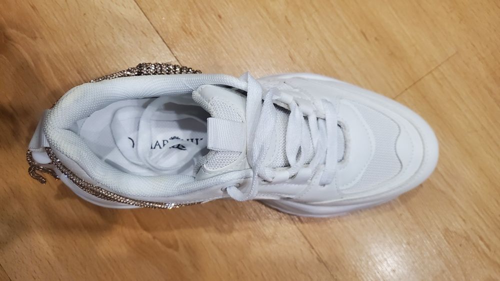 Нови Бели маратонки