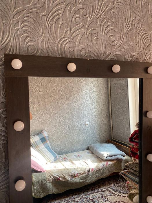 Маникюрный стол с подсветкой