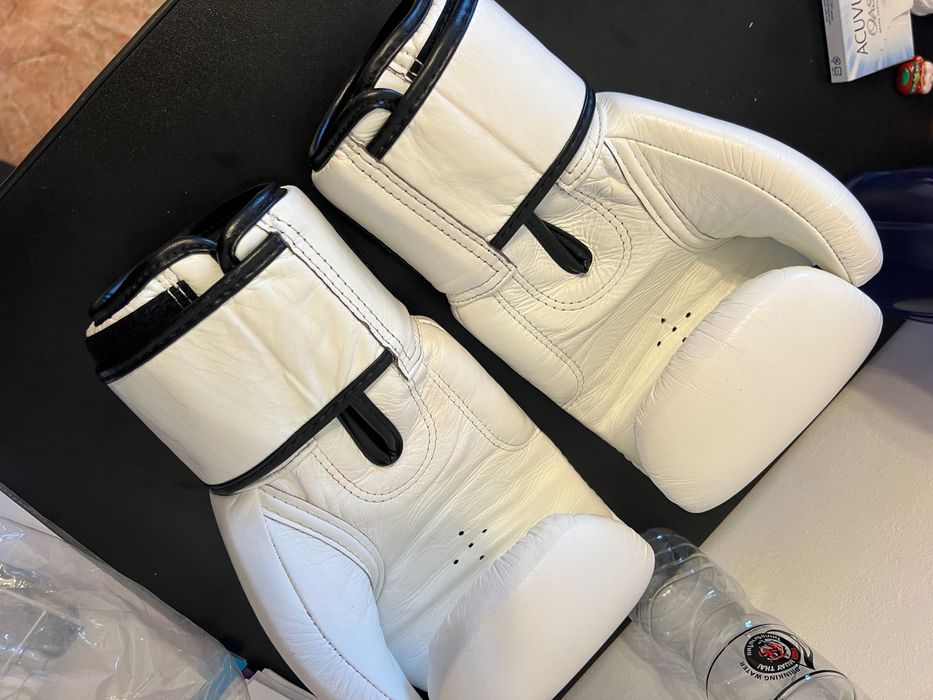 Продам оригинальные перчатки Fairtex