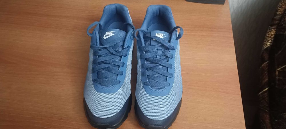 маратонки Nike Air Max Invigor