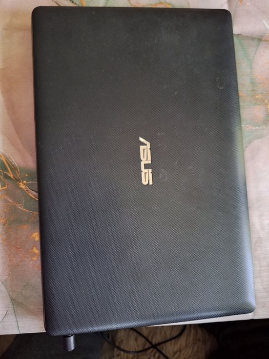 Лаптоп Asus x200ca