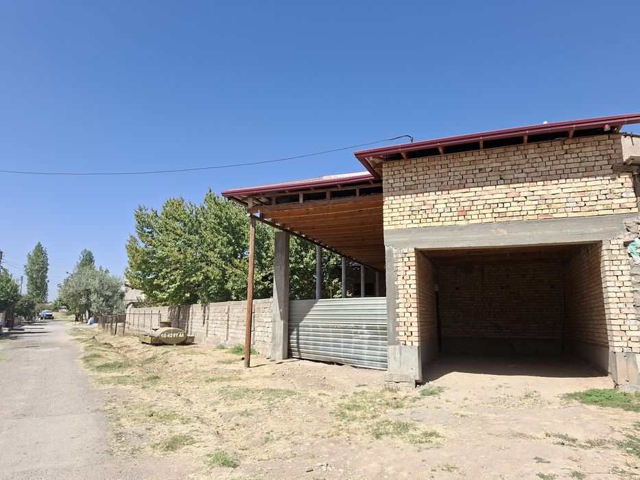 Ботаника санаторияси ёнида хавоси тоза жойда коробка холатида ховли