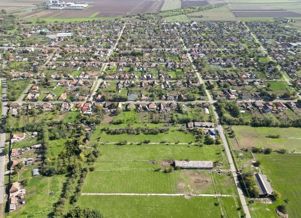 Hala de 430 mp cu teren intravilan 2,5 ha Macea