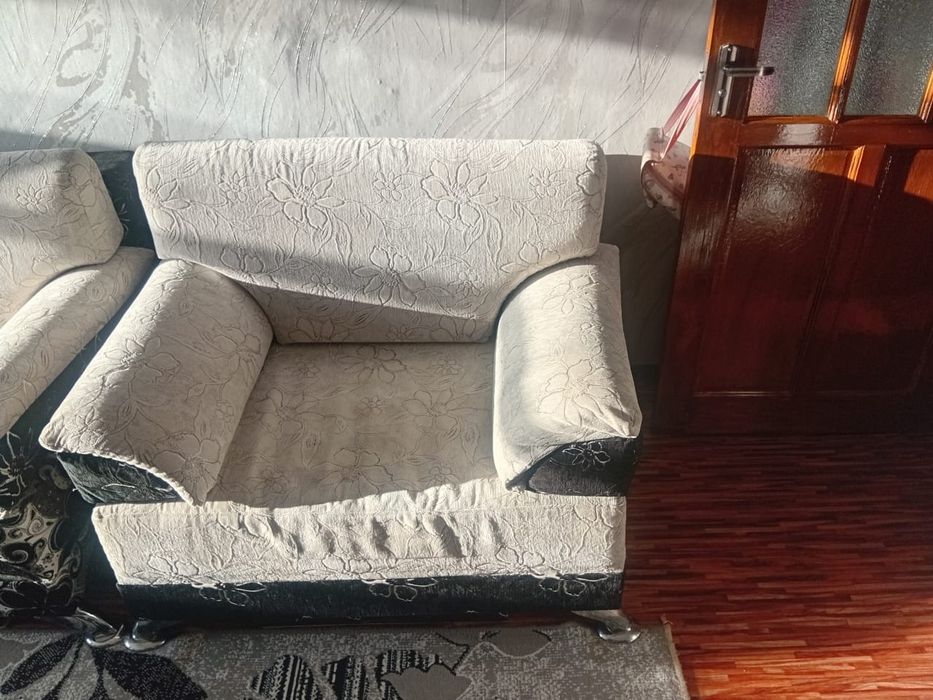 Мягкий диванчик...