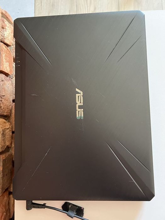 Vând Laptop Gaming Asus TUF FX505 Ryzen 7 16GB RAM GTX 1650 512GB SSD