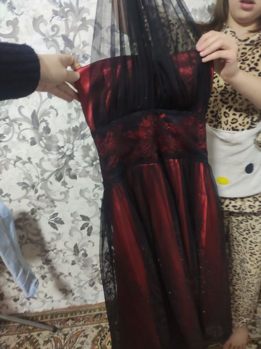 Продам бальные платья в отличном состоянии.