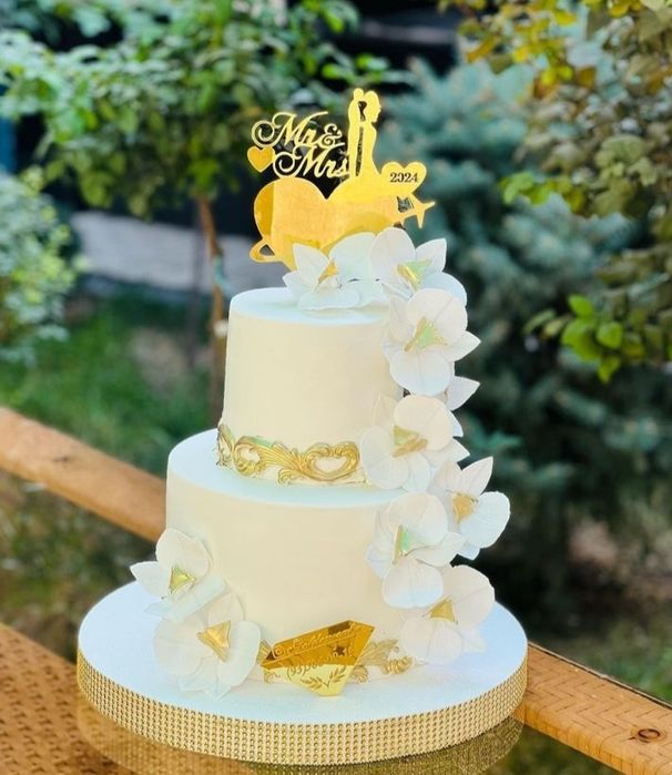 To'y marosimlarga mazzali tort pichonilar