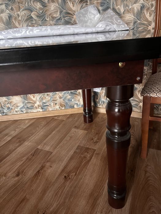 Продается стол большой для гостей