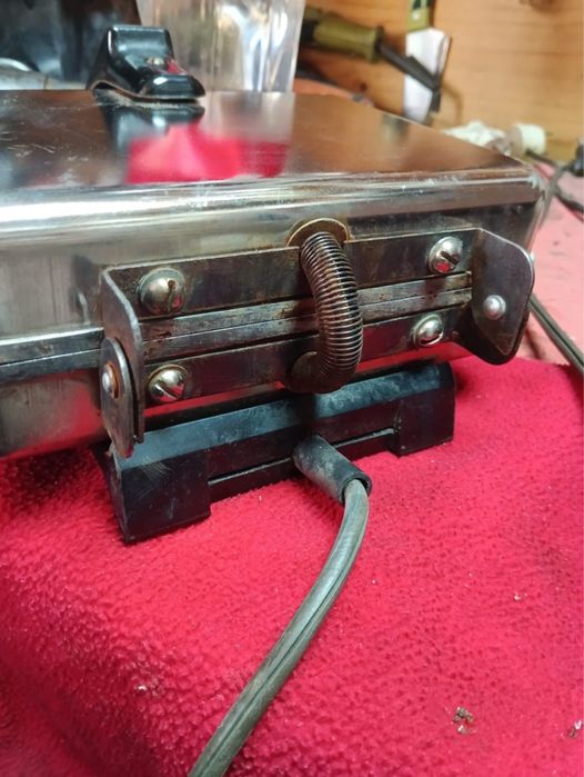 Продам электровафельницу