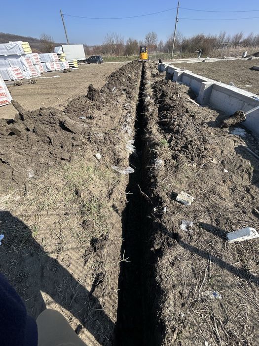 Miniexcavator de inchiriat