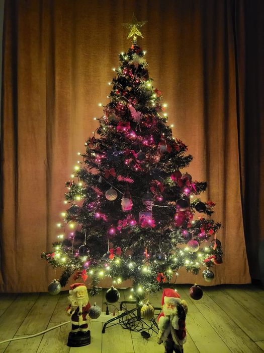 Brad de Crăciun artificial negru