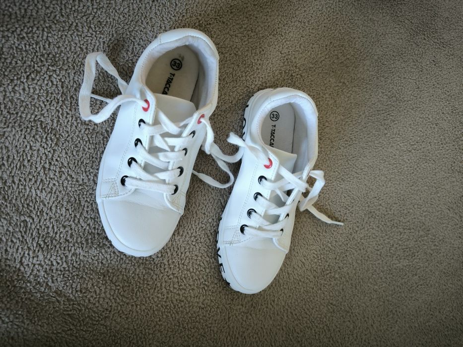 Кроссовки для девочки