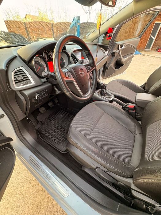 Vând  Opel astra j