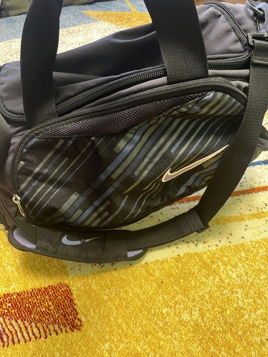 Geanta nike ca noua+compleu
