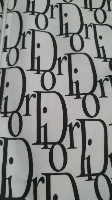 Анцунг бяло черно