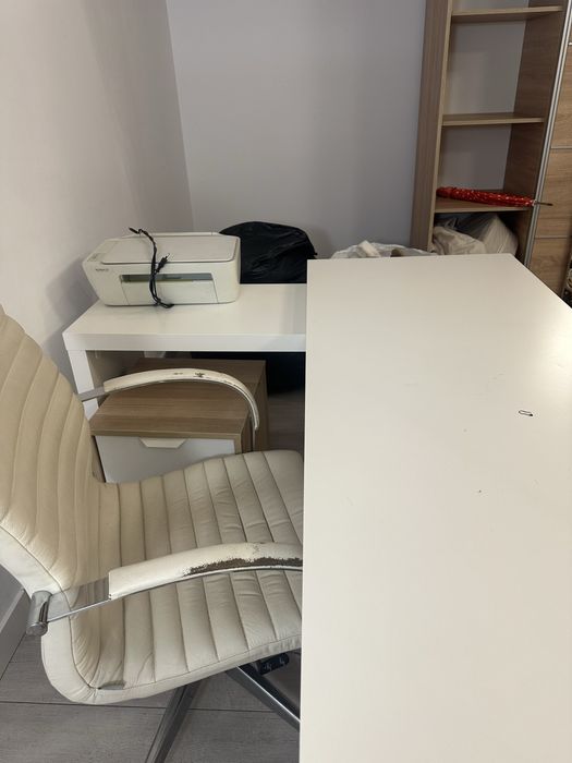 Birou si scaun alb