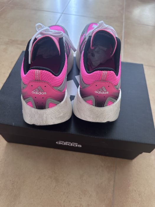 Продавам маратонки adidas в идеално състояние