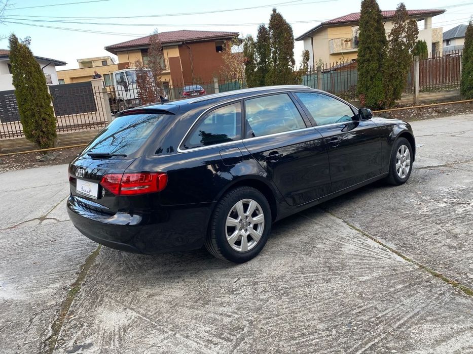 Vând Audi A4 2010