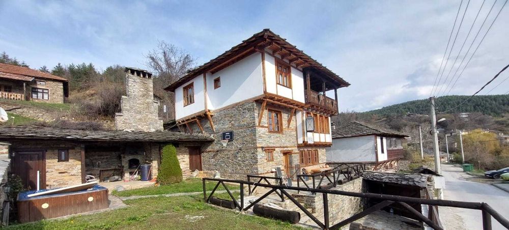 Продава се КЪЩА в с.Лещен