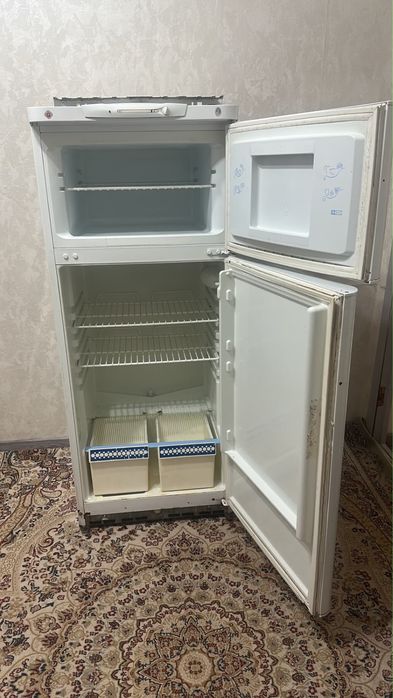 Продам Холодильник indesit