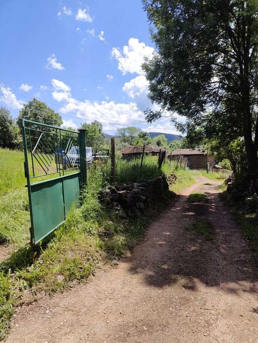 Парцел гр.Годеч 850кв.м