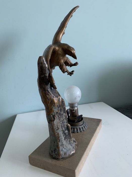 Стара скулптурна лампа