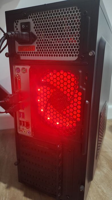 Unitate Ryzen 5 3400G / 16GB RAM / SSD 120GB + HDD 1TB