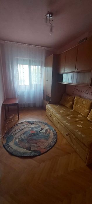 Dau in chirie apartament 3 camere in Rogerius