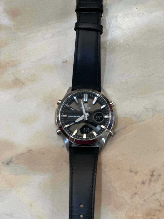 Чисто нов мъжки часовник Casio Edifice EFV-C120