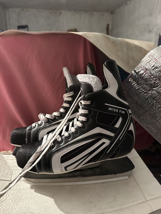 Продам коньки звоните