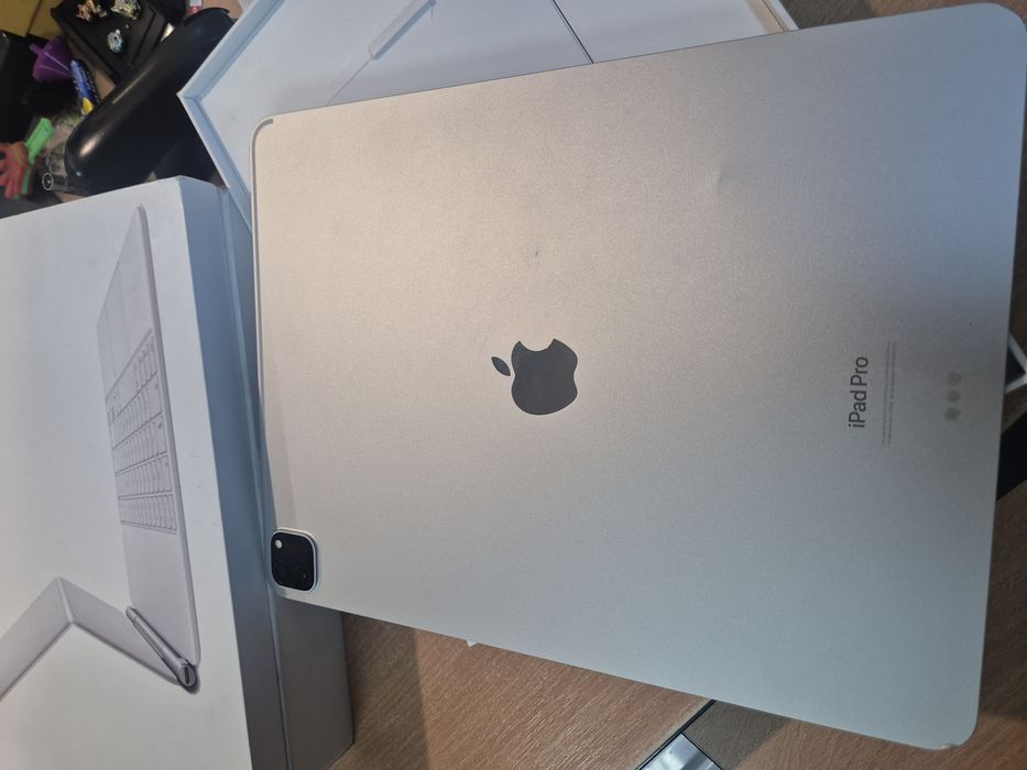 Ipad Pro 12.9 INCH gen.6 + Ipad Magic Keyboard