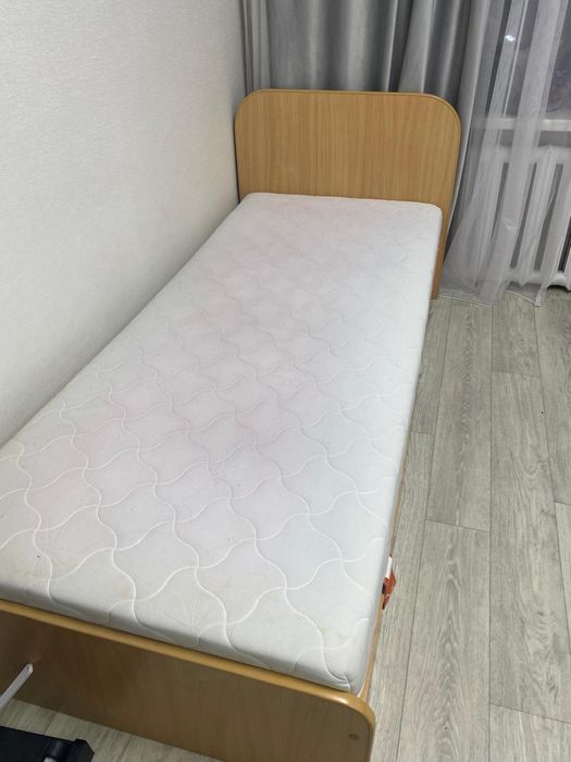 Кровать с ортопедическим матрасом