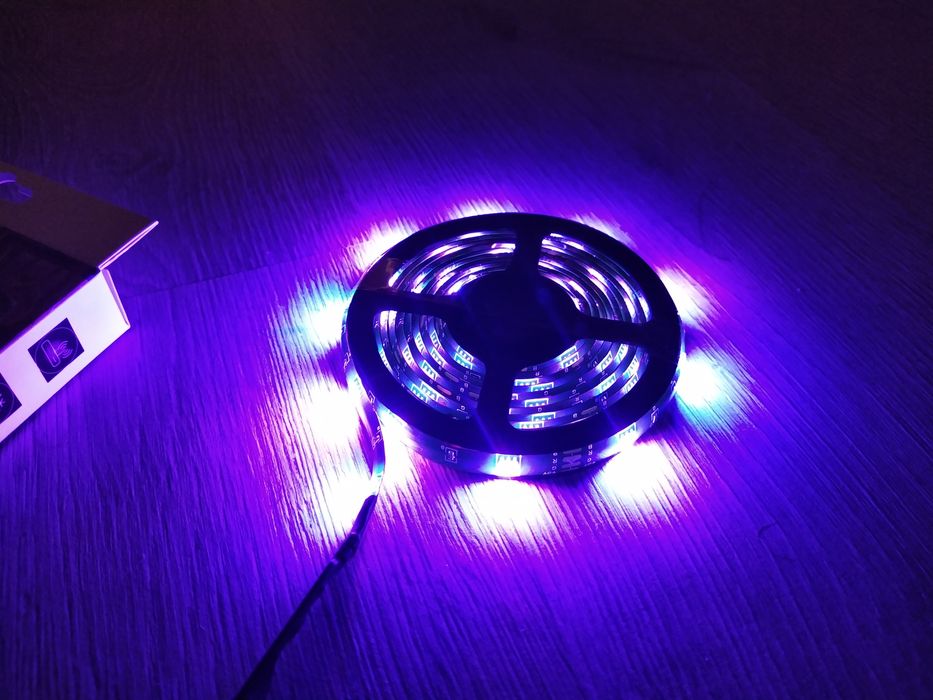 Kit banda LED RGB pentru TV , lungime 3 metri , telecomanda, camping