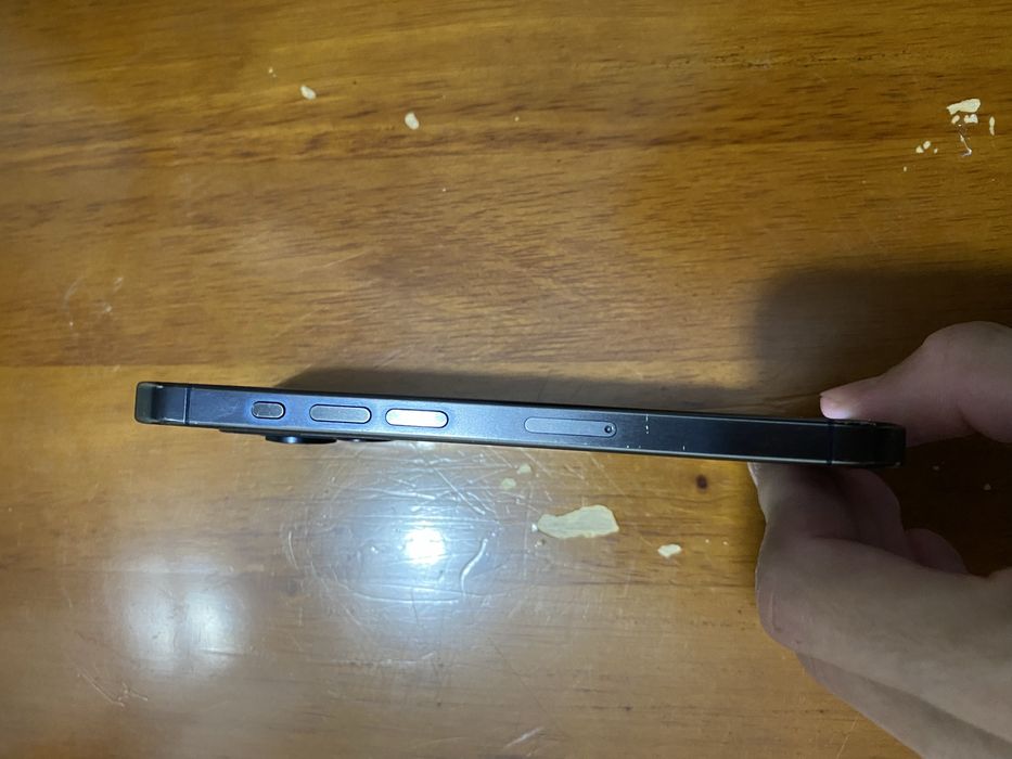 iphone 15 pro , заблокирован мошейниками,
