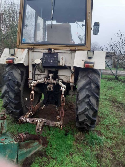 Трактор Болгар сламопреса плуг и чизел