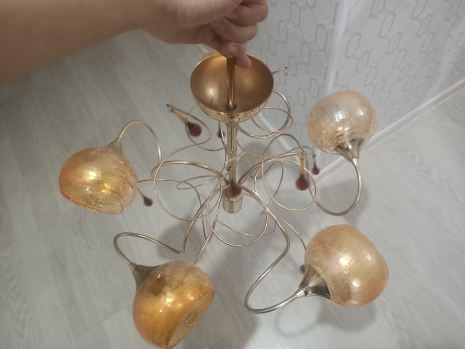 Продаётся люстра