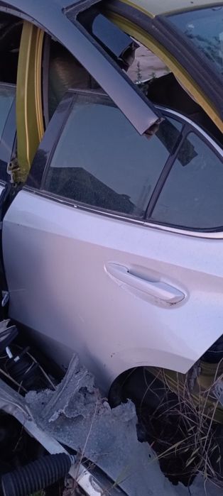 Lexus ux табло и врати