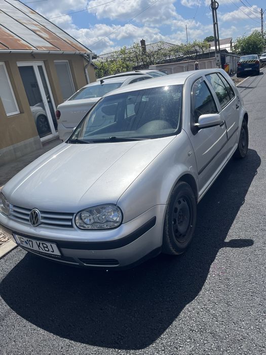 Golf 4 fara rugina  masina intretinuta  functionala km reali se poate dovedi , acte valabile itp facit de  aproximativ o luna  asigurare , rovineta