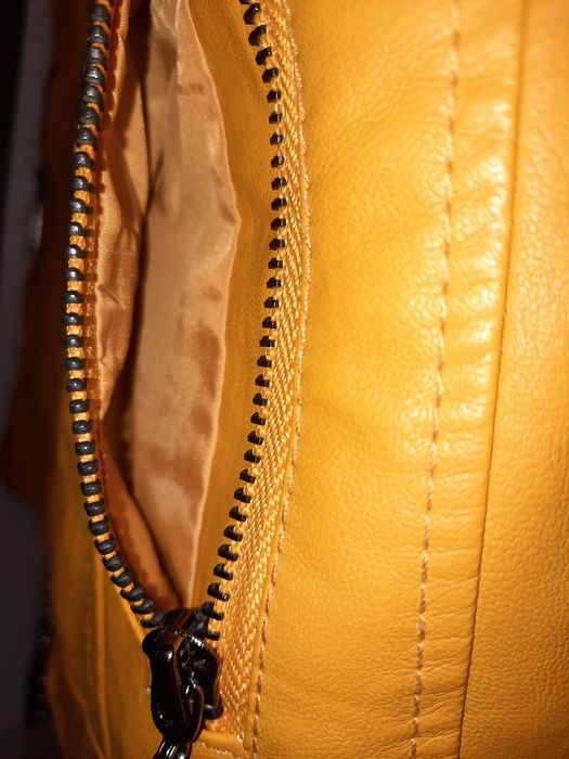 Женская курточка. Пиджак. Эка кожа. Только две шт осталось.